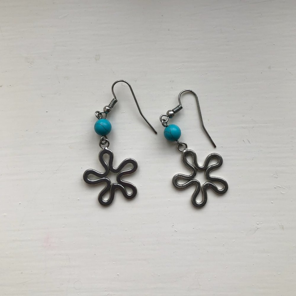 JCREW 60s-Inspired Flower Power Drop Earrings